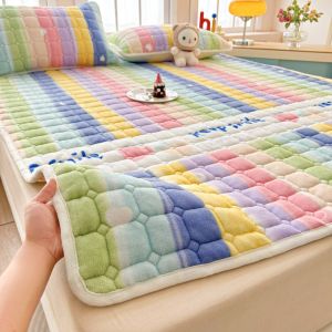 Soft Velvet Quilted Mattress Pad Thickened Warm Mattress Topper with Elastic Bands in the 4 Corners