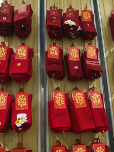 Tất Cotton Dài Đến Bắp Chân Màu Đỏ Cho Nữ Tất Đế Bằng Mùa Thu Đông Tất Mỏng Thường Ngày Cho Mọi Mùa Tất Đế Bằng Màu Đỏ