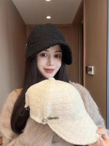 Double-Sided Wearable Black Fleece-Lined Duckbill Cap Womens New 2025 Wide Brim Warm Lamb Fur Fisherman Hat Casual Style