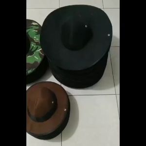 Topi Daun Lebar Petani & Topi Coboi Mexico: Pilihan Terbaik untuk Aktivitas Outdoor