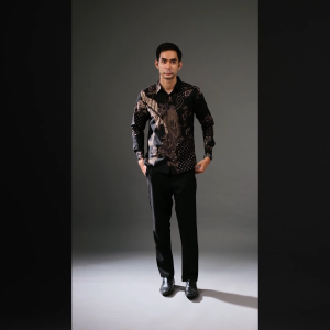 Batik Handara - Sadawira Hitam Sogan Kemeja Pria Furing Erro