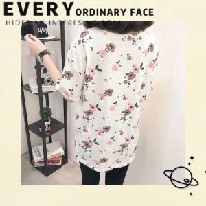 LHMonday เเนะนําเลย เสื้อเเฟชั่นผู้หญิง คอกลม สกรีนลายดอกไม้ ได้ดูดีน่ารักมากเลยน้า มีหลายสีให้เลือก งานเบาสบายเเบบนี้รีบไปตํากันเลย พิกัดในตระกร้าได้เลย