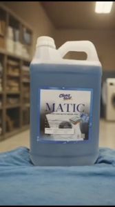 Promo Deterjen Mesin Cuci Matic Bukaan Depan 5 Liter dan Gratis Pewangi Laundry Clenz Glow