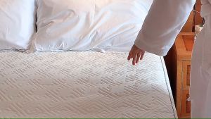 [ประกัน Well] ผ้าปูที่นอน รุ่น Hilton แบบเสริมใยพิเศษ ผ้าปู เพิ่มความนุ่ม ลดการระคายเคือง ปลอดภัย ขนาด 5-6 ฟุต (ไม่มีปลอกหมอน)