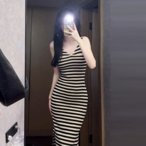 GUANSHU | ชุดเดรสยาวคอวีแขนกุดลายทางสีบล็อกสไตล์ย้อนยุคสไตล์อเมริกันสำหรับผู้หญิงในฤดูร้อน ชุดเดรสยาวเอวสูงทรงเอ