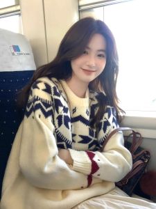 เสื้อสเวตเตอร์ถักนิตติ้งคอตตอนแบบสวมหัวหลวมๆ สไตล์ฤดูใบไม้ร่วง/ฤดูหนาวสำหรับผู้หญิง เสื้อคลุมกันหนาวแบบลำลอง อบอุ่น สัมผัสกับบรรยากาศของวันคริสต์มาส