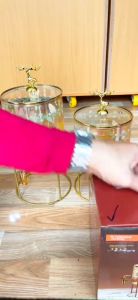 Bình Thuỷ Tinh Đựng Nước Có Vòi Cao Cấp Hoạ Tiết Hoạt Hình Dễ Thương Có Nắp Đậy Tặng Kèm Kệ thép không gỉ 26L Và 36L_