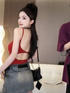 เสื้อกั๊กสายเดี่ยวสีแดง สำหรับผู้หญิง ช่วงฤดูร้อน พร้อมแผ่นเสริมหน้าอก ดีไซน์หลังสวยงาม เสื้อชั้นในแบบถอดได้ ชุดชั้นในแบบสวมได้ด้านใน ชุดกีฬาเปิดหลัง เสื้อคลุมกันหนาว