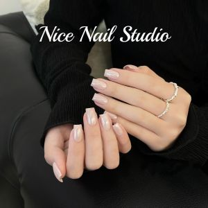 เล็บแต่งตัวแบบสวมใส่สีชมพู Aurora ทำมือสำหรับผู้หญิง ชุดแต่งงานปีใหม่ ผลิตจากจีนแผ่นดินใหญ่ ความยาวปกติ