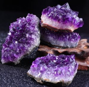 10-40g 1PC Amethyst Geode คริสตัลธรรมชาติควอตซ์หินแร่ตกแต่งจํานวนมากรูปร่างไม่สม่ําเสมอดิบหินตกแต่งบ้าน