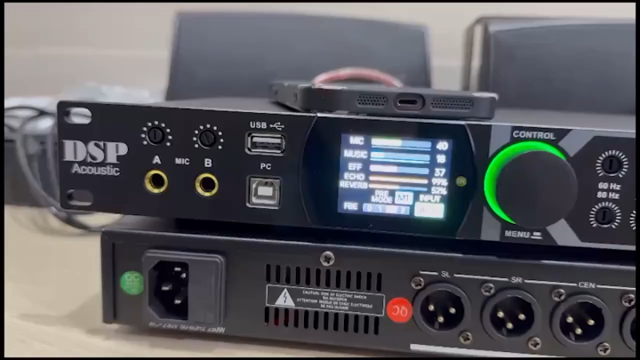 Vang Số Karaoke UR90 Vang Số 4 Cấp Độ Chống Hú Rít Feedback , Chip Xử ...