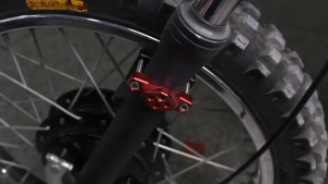 [จัดส่งภายในประเทศ] Stent ที่หนีบกันชนรถจักรยานยนต์17-32มม.อุปกรณ์ปรับแต่งไฟสปอตไลท์เสริม