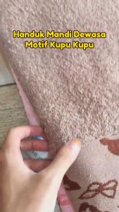 Handuk Besar Dewasa Ukuran 135x69cm Polos Motif Kupu-kupu Tebal dan Lembut Bahan Serap Air Murah Terbaru Warna Random - Daya Serap Baik