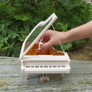 กล่องดนตรีเปียโน เวอร์ชั่นสาวน้อย นักบัลเล่ต์เต้นรำ เปียโนไขลาน