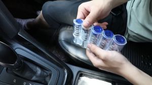 กล่องใส่เหรียญ กล่องใส่เหรียญติดรถยนต์ กล่องเหรียญ กล่องทอนเงิน แท่นวางกล่องเหรียญ