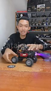 【COD】 Mobil Remote Control Rc Off Road Mobil Spray Mobil Mobilan Offroad Alloy Climbing Car RC Rock Crawler Mobil Remote Powerful Dengan Lampu