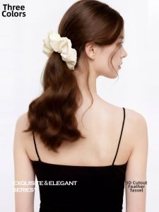 3COLOUR·S | Elastic Flower Cut Fluffy Headband Milky White