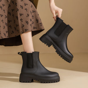ทันสมัย ถุงเท้าถึงกลางน่อง Martin Rain Boots ผู้หญิง รองเท้าแจ๊กเก็ตขนยาวกันน้ํากันลื่น สไตล์เกาหลี รองเท้า PVC ทุกฤดูกาล