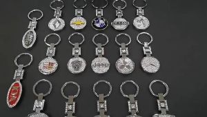 Gantungan Kunci Mobil & Motor: Pilihan Mewah Berlian Logo