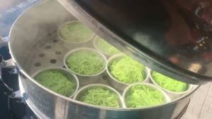 บะหมี่หยกไล้กี่ เส้นเล็ก 500 กรัม ห่อเล็ก 10 ก้อน ปลอดภัย ไม่มีสารกันบูด