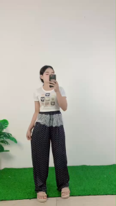 ชุดเซ็ต เสื้อแขนสั้นลายดอกไม้ผ้าลูกไม้ กางเกงสีเทา