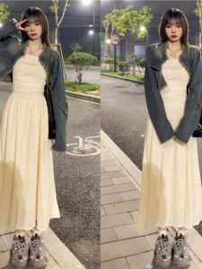 ชุดเดรสยาวสองชิ้นสไตล์อเมริกันพร้อมแจ็คเก็ตยีนส์สั้นฤดูร้อน 2025 ชุดเดรสยาวทรงเอเอวสูงผ้าโพลีเอสเตอร์คอตตอน