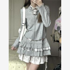 เสื้อแจ็คเก็ตคาร์ดิแกนคอฮู้ดลายเค้กสีเทาสไตล์ Y2K สำหรับผู้หญิงในฤดูใบไม้ร่วง เสื้อเชิ้ตแขนยาวคอวีลายดอกไม้ปะติดปะต่อกัน