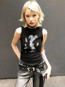 Retro American Sleeveless T-Shirt Womens Summer New Hand-drawn Black Vest Slimming Short Top Street Style Pure Color Print