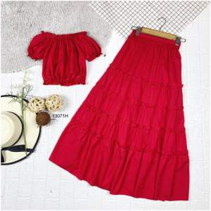 Set 2 ชิ้น เสื้อครอปคอกว้าง + กระโปรงยาวชุดเที่ยวทะเลชิคๆๆ 13071