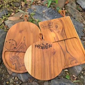 เขียงมีหลุม เขียงไม้ เขียง ไม้สักแท้ พร้อมสายหนังวัวแท้ มีสายแขวน ใช้ได้ทั้ง 2 ด้าน มีหลุมไว้เก็บจากการหั่น ใช้งานง่าย สะดวก สบาย