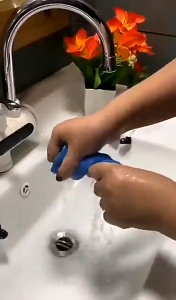 Mút tắm kì ghét bọt biển tẩy tế bào chết tạo bọt nhiều màu dễ thương cho bé