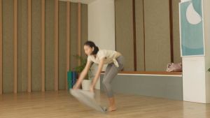 ERHA Truwhite Brightening Pore Toner - Toner Wajah Pencerah + TXA & Zinc Gluconate\\n\\n Apa itu ERHA Truwhite Brightening Pore Toner?\\n\\nERHA Truwhite Brightening Pore Toner adalah toner wajah pencerah yang dikemas dalam 1 botol. Produk ini dirancang untuk membantu perawatan wajah alami dan memanfaatkan TXA dan Zinc Gluconate sebagai bahan aktifnya.\\n\\n Komposisi & Manfaat Utama\\n\\nERHA Truwhite Brightening Pore Toner terdiri dari bahan-bahan alami yang dirancang untuk memberikan manfaat maksimal bagi kulit wajah Anda. Bahan utamanya termasuk TXA dan Zinc Gluconate, yang bekerja sama untuk membantu perawatan wajah alami dan meningkatkan kecerahan kulit.\\n\\n Cara Kerja Toner\\n\\nToner ini bekerja dengan cara menyegarkan dan membersihkan kulit wajah Anda, sementara bahan aktif seperti TXA dan Zinc Gluconate bekerja untuk membantu meningkatkan kecerahan dan mengecilkan pori-pori.\\n\\n Manfaat Perawatan Wajah Alami dengan ERHA Truwhite\\n\\n Kulit Wajah Cerah & Bersih\\n\\nDengan rutin menggunakan ERHA Truwhite Brightening Pore Toner, Anda dapat merasakan manfaat perawatan wajah alami yang membantu meningkatkan kecerahan dan kesegaran kulit wajah Anda. Toner ini dirancang untuk menyegarkan dan membersihkan kulit wajah Anda, sehingga Anda dapat merasakan kulit wajah yang lebih cerah dan bersih.\\n\\n Membantu Menyempitkan Poripori\\n\\nSelain membantu meningkatkan kecerahan kulit wajah, ERHA Truwhite Brightening Pore Toner juga dapat membantu mengecilkan pori-pori. Bahan aktif seperti TXA dan Zinc Gluconate bekerja sama untuk membantu mengecilkan pori-pori, sehingga Anda dapat merasakan kulit wajah yang lebih halus dan rata.\\n\\n Menggunakan ERHA Truwhite Brightening Pore Toner\\n\\n Langkah-Langkah Penggunaan\\n\\n1. Basahi kapas dengan toner.\\n2. Usapkan toner ke wajah Anda secara perlahan.\\n3. Biarkan toner meresap ke dalam kulit wajah Anda.\\n\\n Tips Penggunaan untuk Hasil Optimal\\n\\n* Gunakan toner setelah membersihkan wajah Anda.\\n* Gunakan toner secara rutin setiap hari untuk hasil optimal.\\n* Jika Anda memiliki kulit sensitif, lakukan uji patch sebelum menggunakan toner.\\n\\nDengan mengikuti langkah-langkah penggunaan dan tips penggunaan yang disarankan, Anda dapat merasakan manfaat maksimal dari ERHA Truwhite Brightening Pore Toner dan mendapatkan kulit wajah yang lebih cerah, bersih, dan sehat.\n}