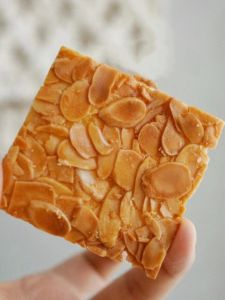 Handmade Ultra-Thin Caramel Almond Tile Crisps Nutty Shortbread Biscuits Traditional Snack Thin Crispy Cookies from Hubei