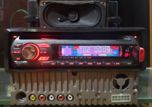 Máy phát nhạc ô tô liền Amply Sony . Tính năng USB/AUX/radio