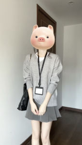 2024 Early ฤดูใบไม้ร่วง ใหม่สีเทา คอวี เสื้อสเวตเตอร์ถัก ผู้หญิง แจ๊กเก็ตสไตล์ขี้เกียจความรู้สึกระดับไฮเอนด์แขนยาวเหนือศีรษะ เสื้อท่อนบน