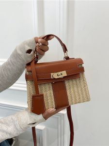 2023 Winter New Womens Bags Rattan Retro Handbag Beach Messenger Bag Female One Shoulder Bag Fashion Straw Bag