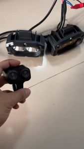 สวิทซ์ 2ทาง 2ช่อง ติดแฮนด์ มอเตอร์ไซค์ สวิทซ์ ไฟสปอร์ตไลท์ (จำนวน 1ชิ้น)