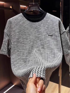 เสื้อยืดคอกลมแขนสั้นผู้ชาย ลายทางฟอสฟอรัส ทรงสลิมฟิต ผ้าผสมคอตตอน แฟชั่นฤดูร้อน ปี 2025 ใหม่ เสื้อยืดคอกลม