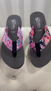 รองเท้าแตะหูหนีบสไตส์ญี่ปุ่นลายดอกไม้ งานสายผ้าคอตตอลเย็บซับอย่างดี พื้นนุ่มใส่สบายเท้า