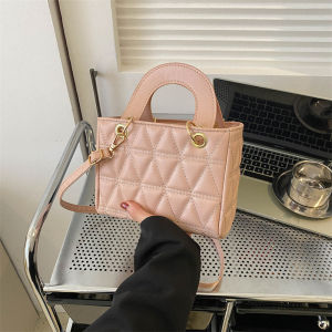 Internet Celebrity Small Bag Womens Bag 2023 New Arrival Trendy Fashion Quilted Satchel Crossbody Bag Western Style All-Matching Shoulder Small Square Bag