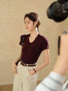 Acetate Wool U-Neck Square Shoulder Slim Fitting Neckline Showing Tee