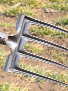 🔥วัสดุดี🔥 ส้อมโกยฟาง 4 ซี่ ส้อมด้ามเหล็ก ส้อมโกยหญ้า ส้อม แทงหญ้า เฉพาะหัวส้อม ทนทาน!10ปีไม่พัง! 【บรรจุภายใน 1 ชั่วโมง และจัดส่งจากกรุงเทพฯ】