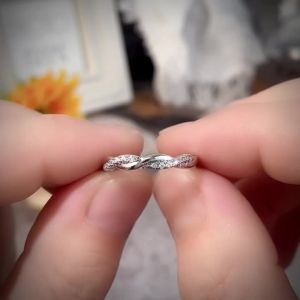 Huitan Fancy Womens Finger Ring Twist Band with Sparkling Cubic Zirconia Hot Wedding Engagement Rings Fashion Versatile Jewelry