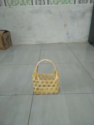 Keranjang Parcel dari anyaman bambu