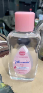 Sản phẩm 100% chính hãng mẫu mã có thể thay đổi theo lô hàng Dầu Mát-Xa Và Dưỡng Ẩm JOHNSON BABY OIL (200ml) Dầu Mát-Xa Và Dưỡng Ẩm JOHNSON BABY OIL (200ml)