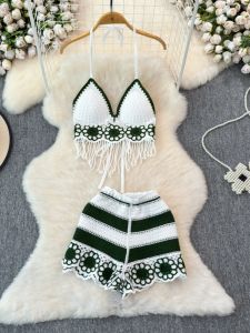 Bộ Đồ Đi Biển Thời Trang Cao Cấp Hai Mảnh Cổ Treo Cổ V-cổ Xếp Ly Quần Short Ống Rộng Cạp Cao Mùa Hè 2024