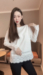 Elegant Lace Splice Loose Long Sleeve Base Shirt Womens Fashion Spring T-shirt Versatile High-End Feeling Underwear Top