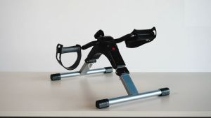 เครื่องปั่นจักรยาน เครื่องออกกำลังกาย สำหรับนั่งปั่น พับเก็บได้ แบบพกพา กายภาพบำบัด Mini Bike Easy Exerciser เครื่องออกกำลังกาย Easy-Exerciser