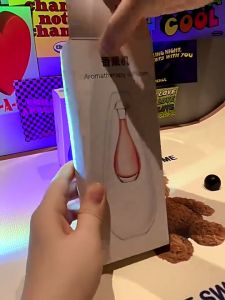 Máy Xịt Thơm Phòng Tự Động 6 Mùi Hương Lựa Chọn Tích Hợp Pin Sạc Pin dung lượng lớn với tuổi thọ pin dài