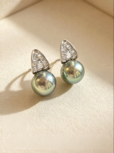 YISHU | Peacock Green Pearl Earrings with Full Zirconias